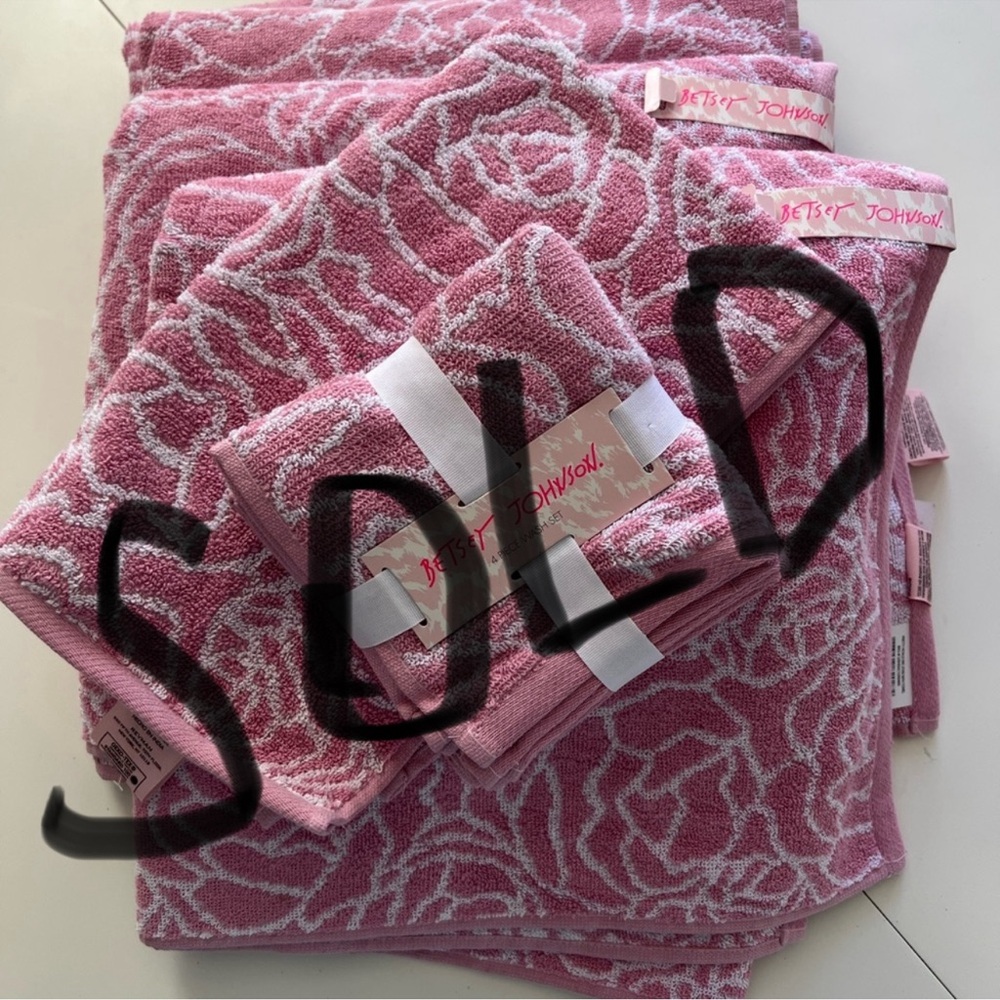 Betsey Johnson Rose Bath Towels